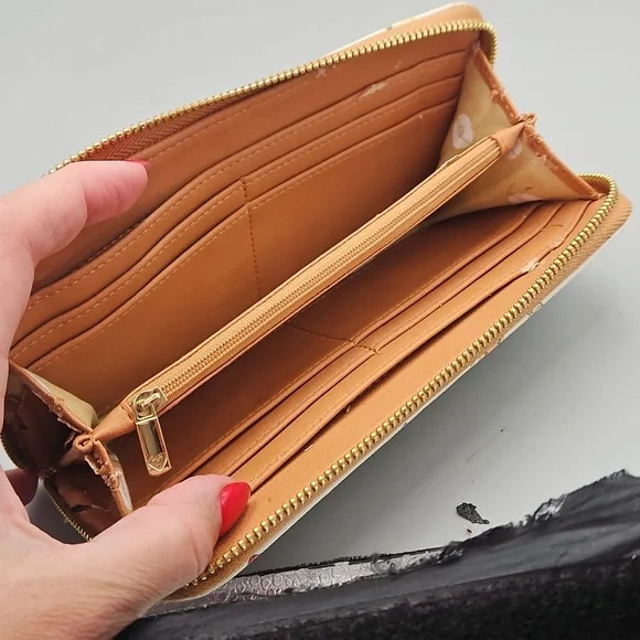 Loungefly Pokemon 151 Zip Wallet Rare ! Loungefly Rare Pokemon Wallet Flawed - Picture 9 of 11